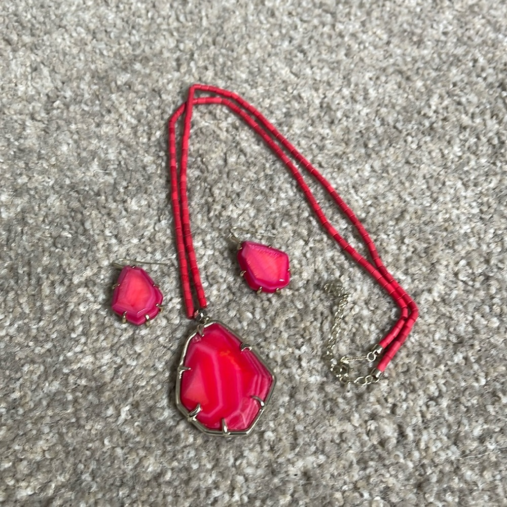 Kenda Scott necklace and matching earrings.